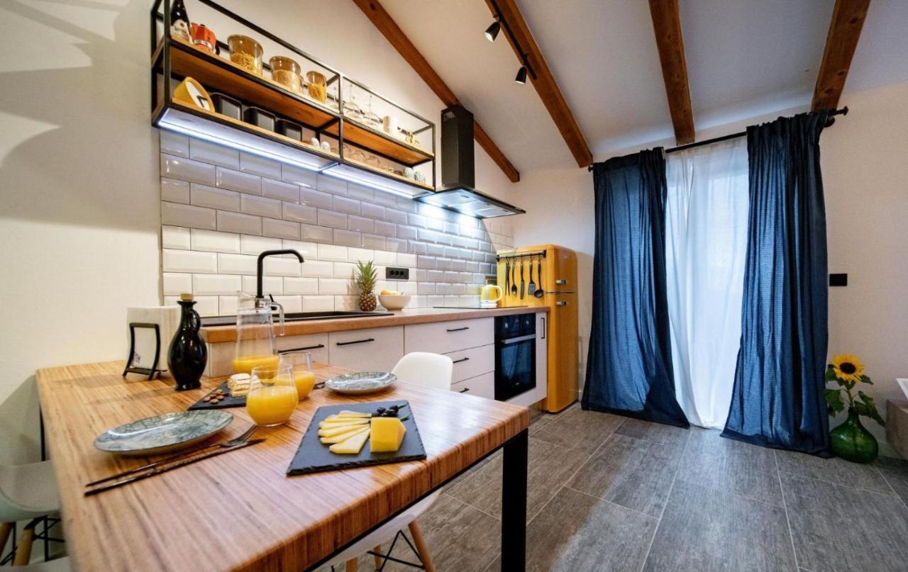 Novouredeni Apartman Marko Mundanije Ngoại thất bức ảnh