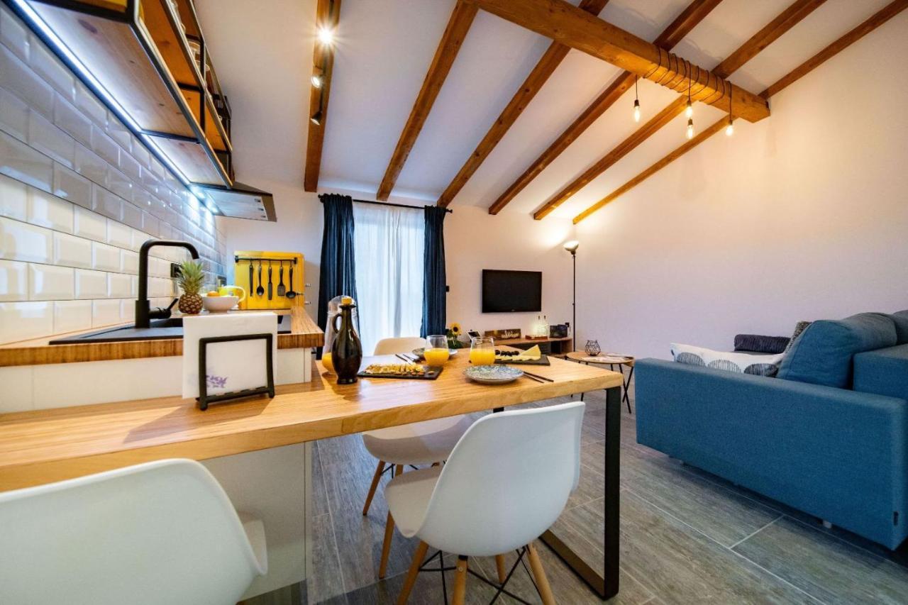 Novouredeni Apartman Marko Mundanije Ngoại thất bức ảnh