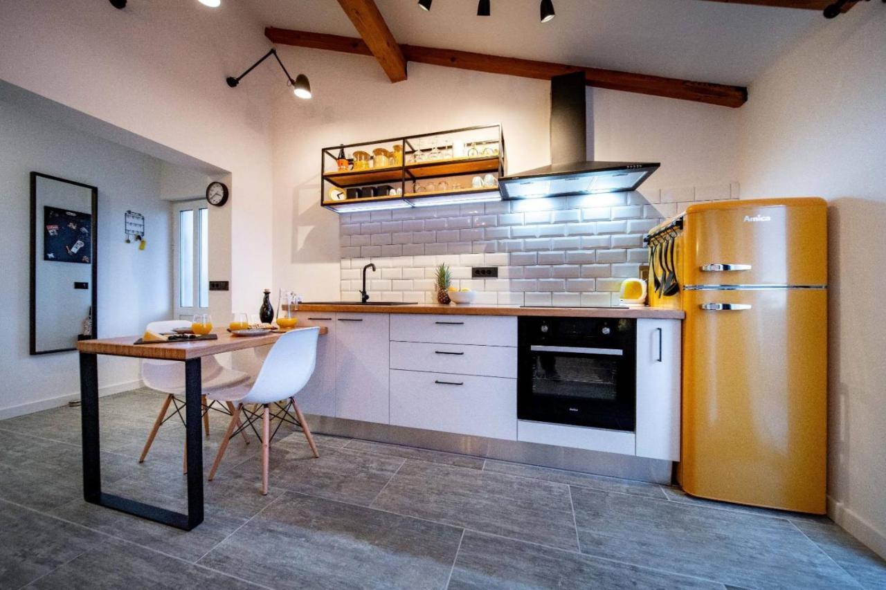 Novouredeni Apartman Marko Mundanije Ngoại thất bức ảnh