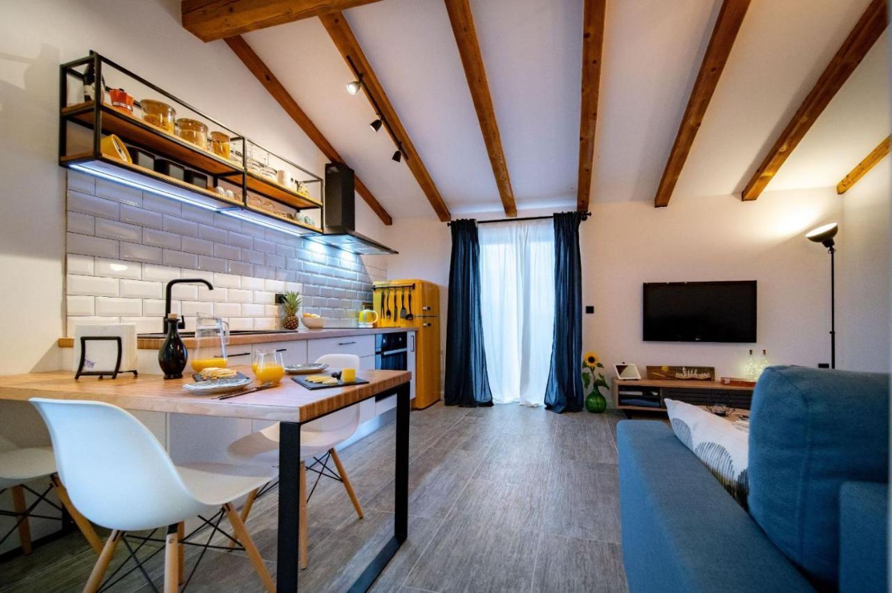 Novouredeni Apartman Marko Mundanije Ngoại thất bức ảnh