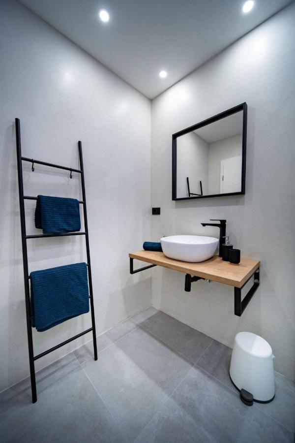 Novouredeni Apartman Marko Mundanije Ngoại thất bức ảnh