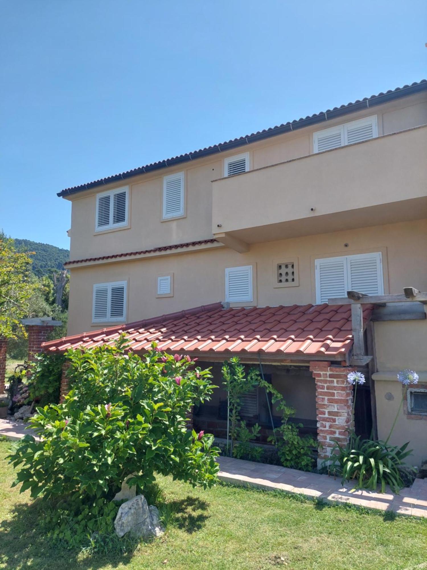 Novouredeni Apartman Marko Mundanije Ngoại thất bức ảnh